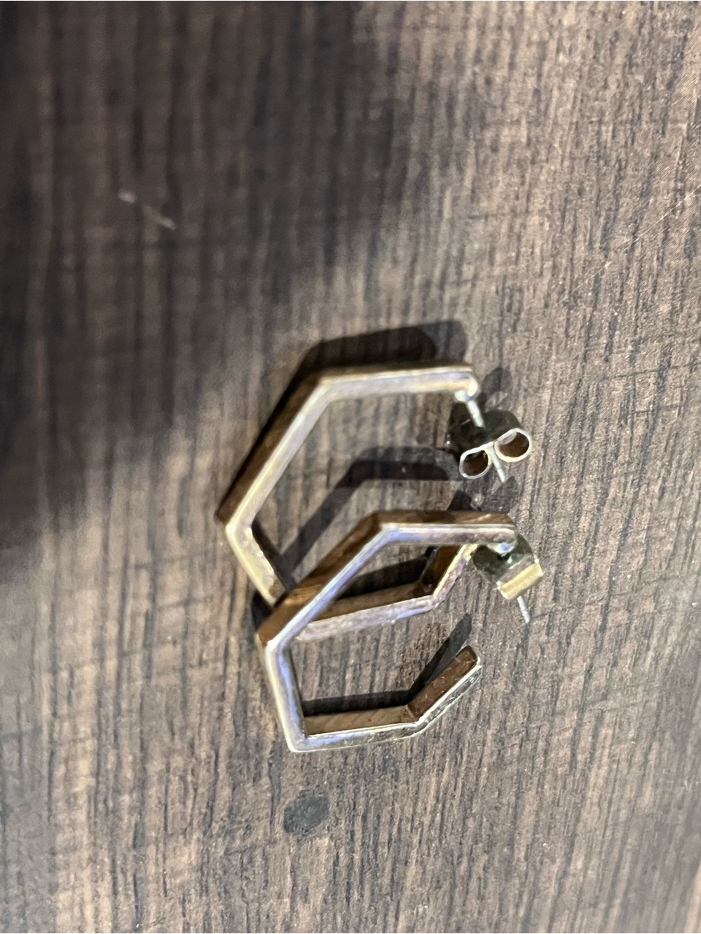 Geometric Hexagon Hoop Earrings in Brushed Gold pre-owned gold - Picture 3 of 3